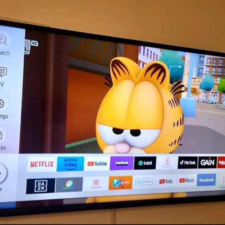 Queen's * Olympiakí Aktí