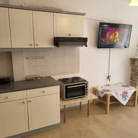 Queen's * Olympiakí Aktí