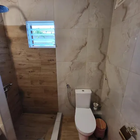 Queen's Olympiakí Aktí