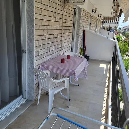 Queen's * Olympiakí Aktí