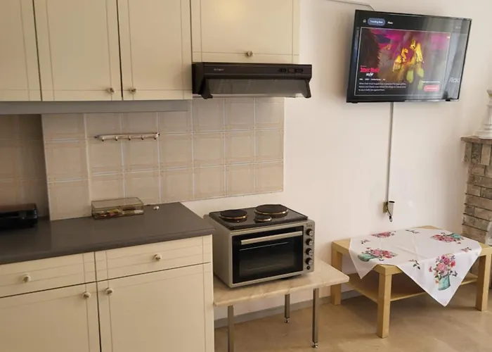 Queen's * Olympiakí Aktí