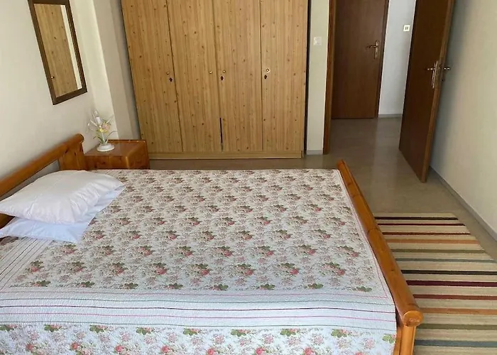 Queen's * Olympiakí Aktí