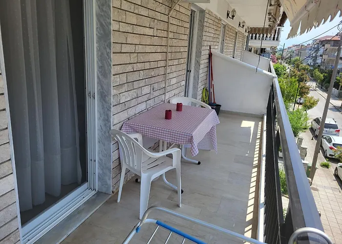 Queen's * Olympiakí Aktí